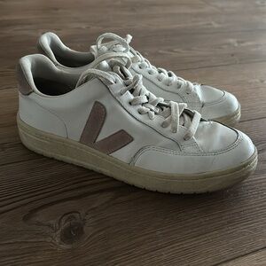 Veja V-12 Sneaker